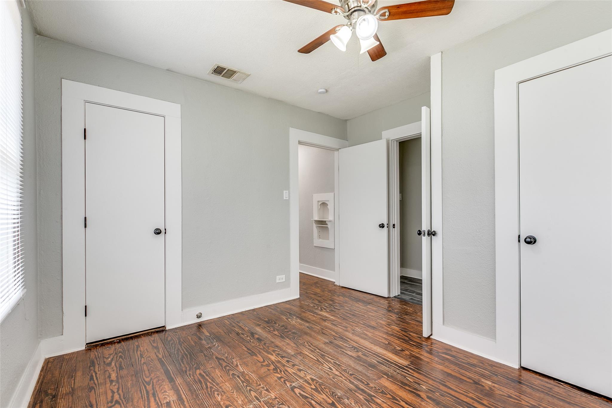 Image 17 of 24 For 2447 Houston St