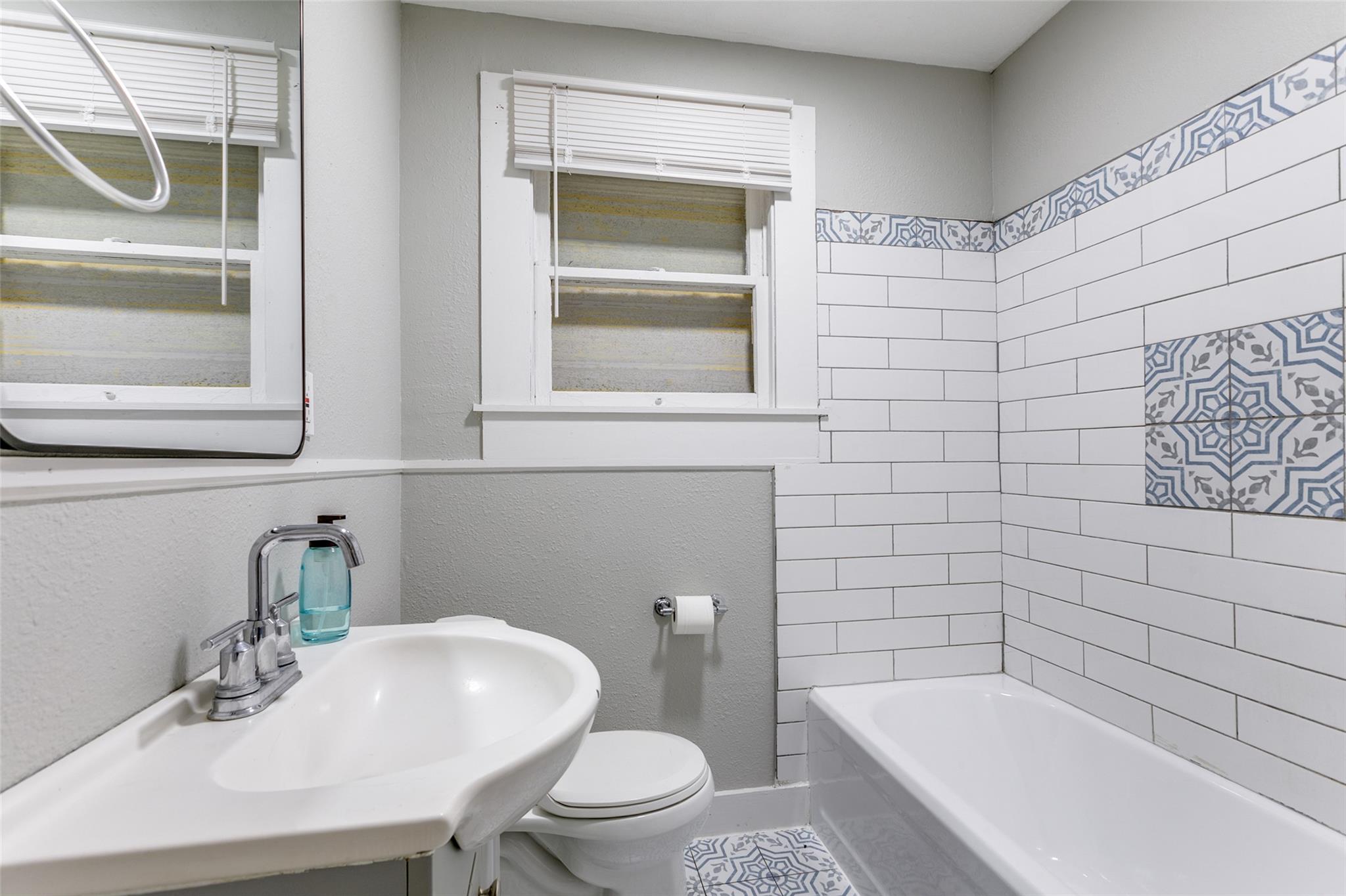 Image 20 of 24 For 2447 Houston St