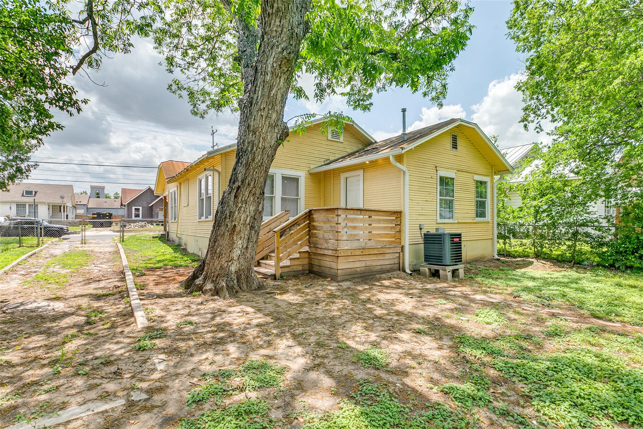 Image 23 of 24 For 2447 Houston St