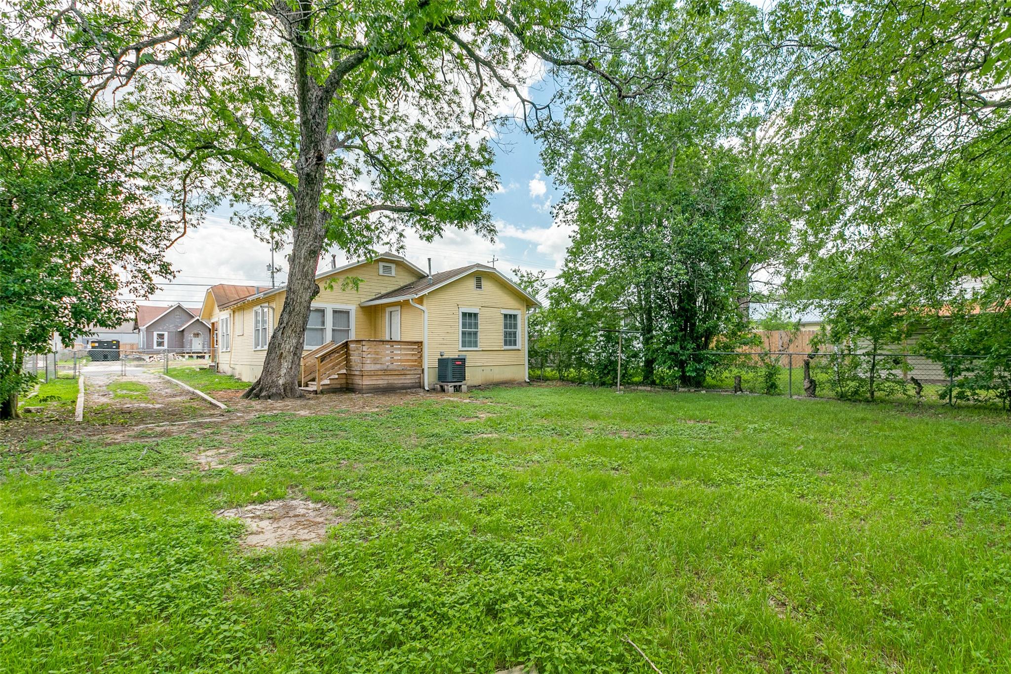 Image 24 of 24 For 2447 Houston St