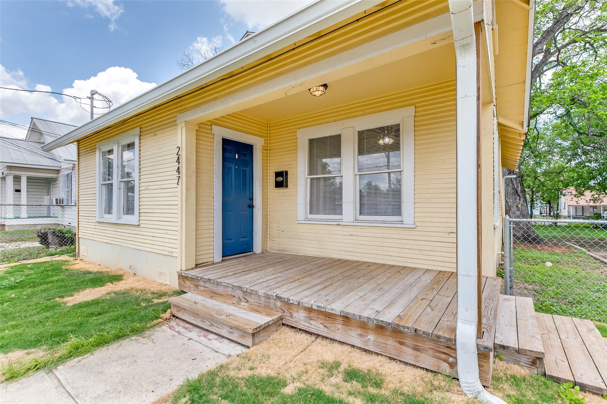 Image 3 of 24 For 2447 Houston St