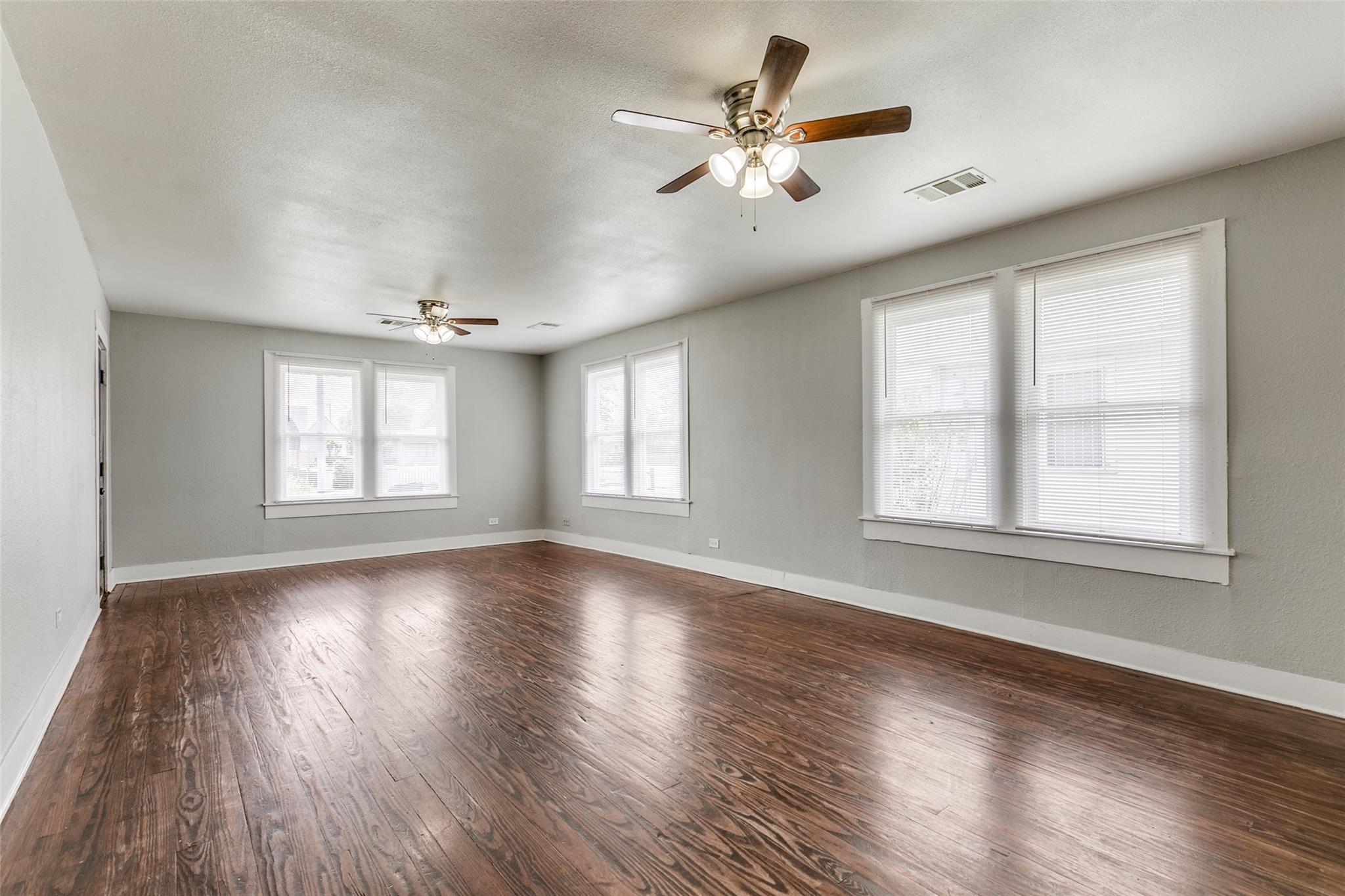 Image 7 of 24 For 2447 Houston St