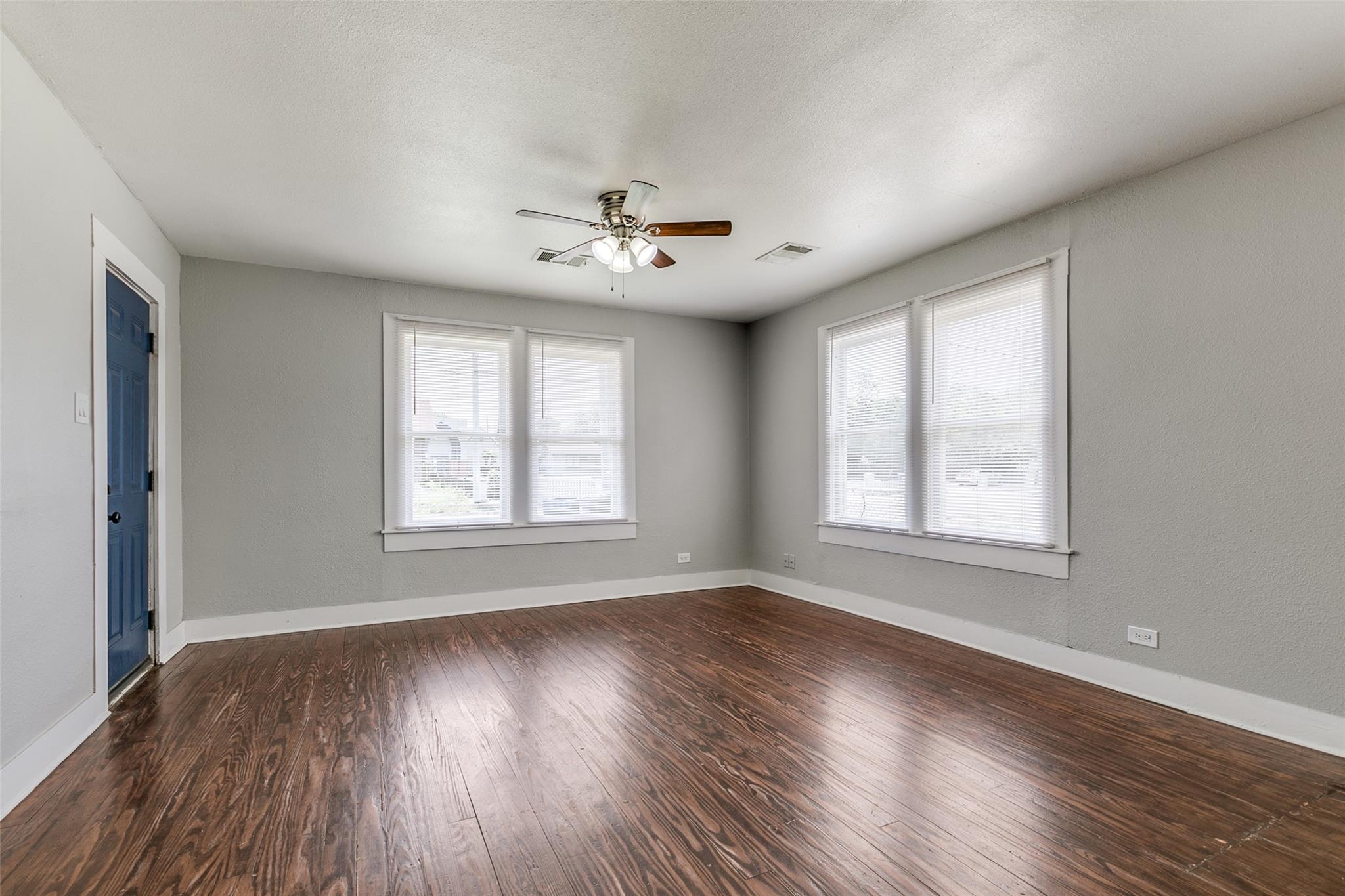 Image 9 of 24 For 2447 Houston St