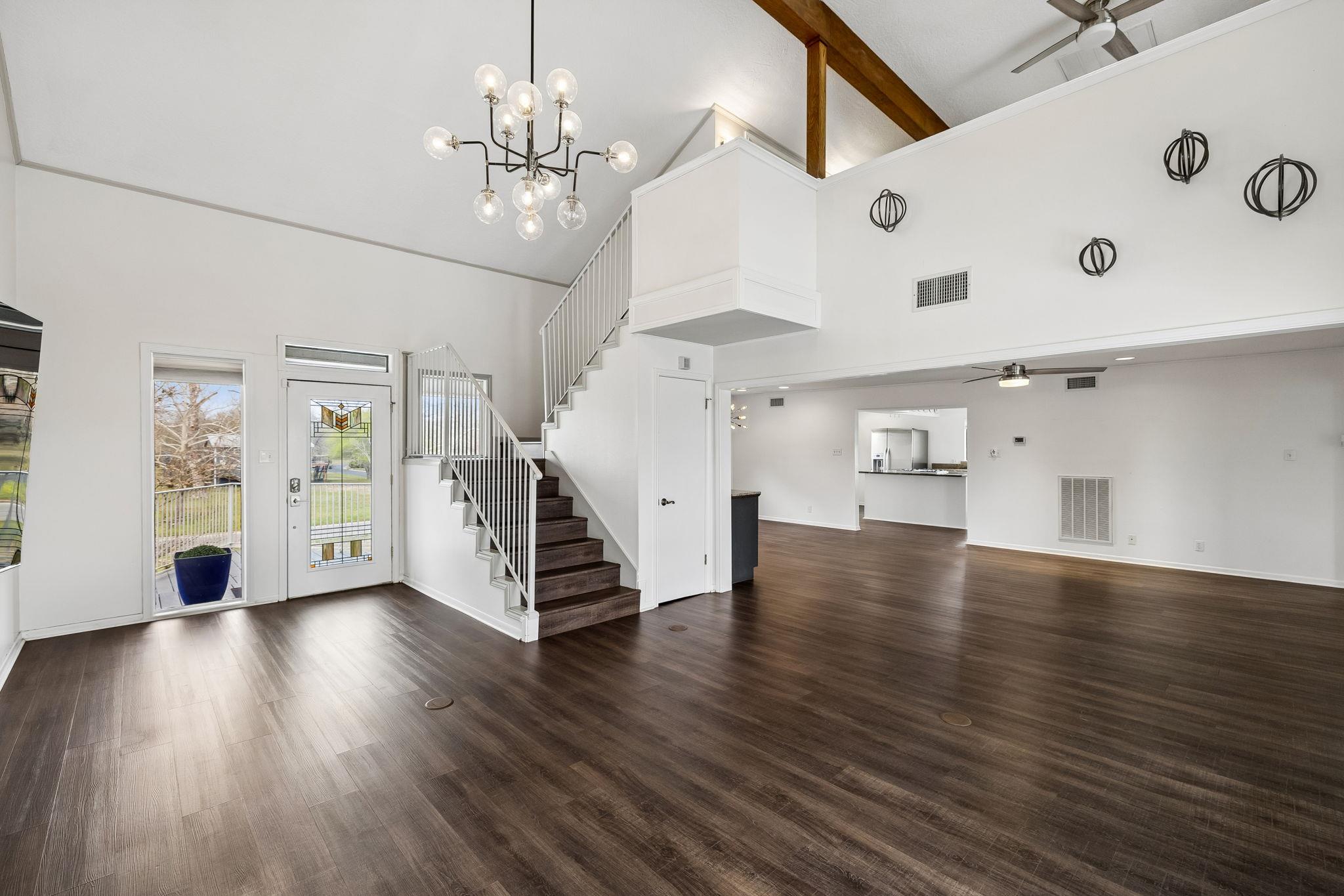 Image 13 of 33 For 54 Hampton Dr