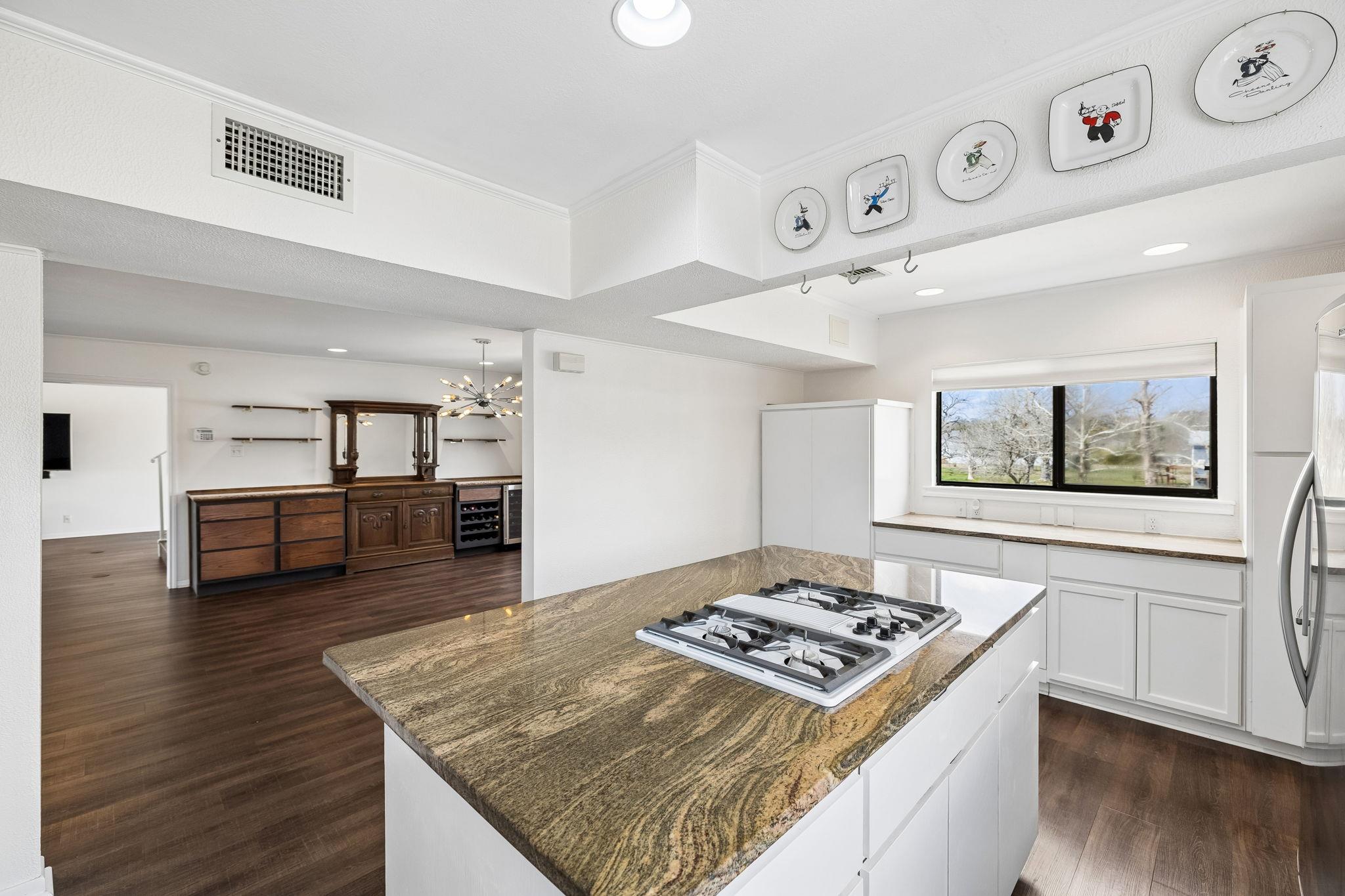 Image 18 of 33 For 54 Hampton Dr