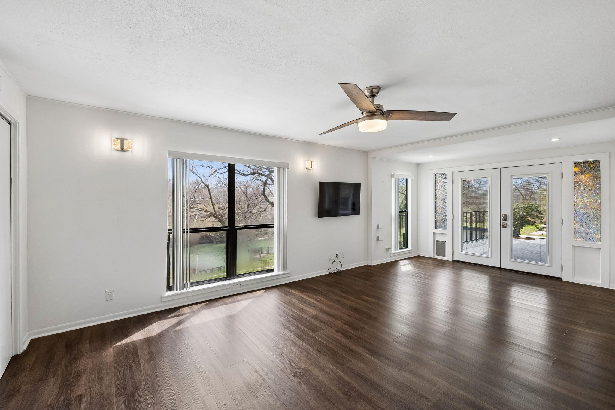 Image 19 of 33 For 54 Hampton Dr