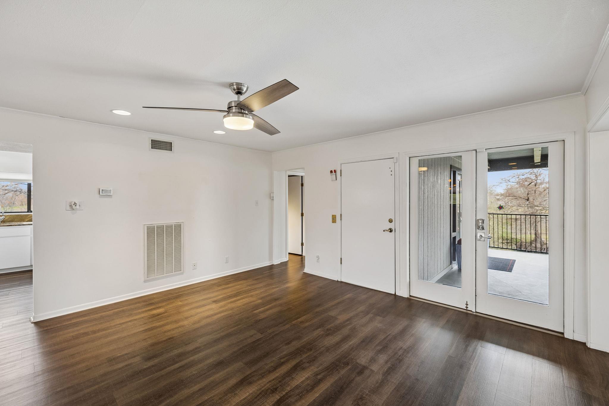 Image 22 of 33 For 54 Hampton Dr