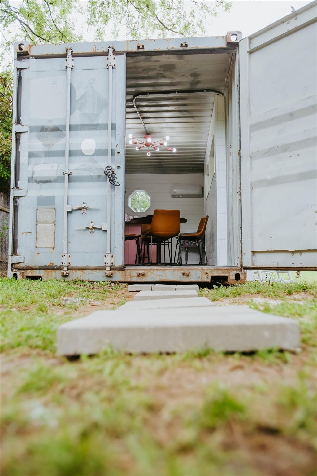 Image 28 of 40 For 604 Pecan St