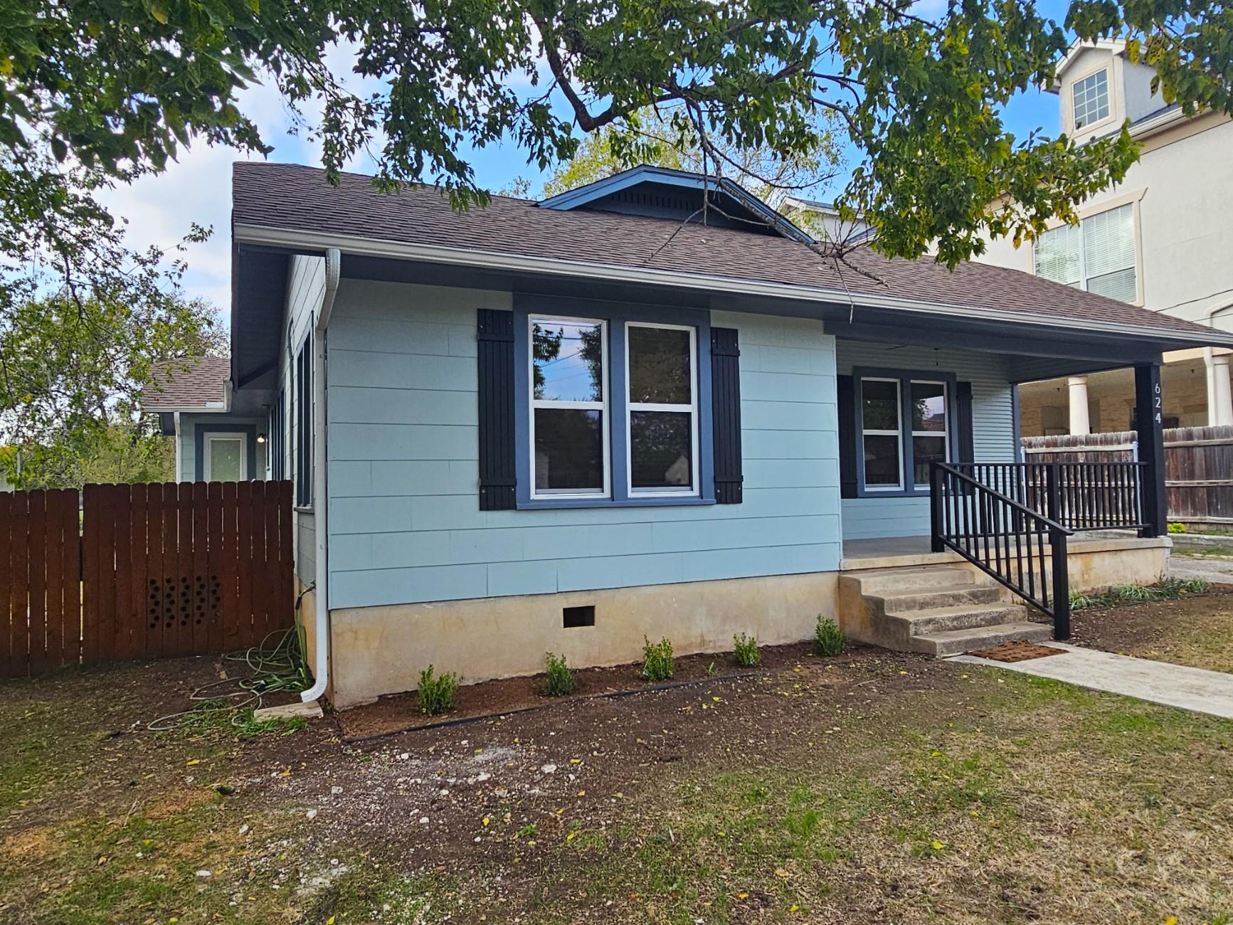 Details for 624 Austin St, Seguin, TX 78155