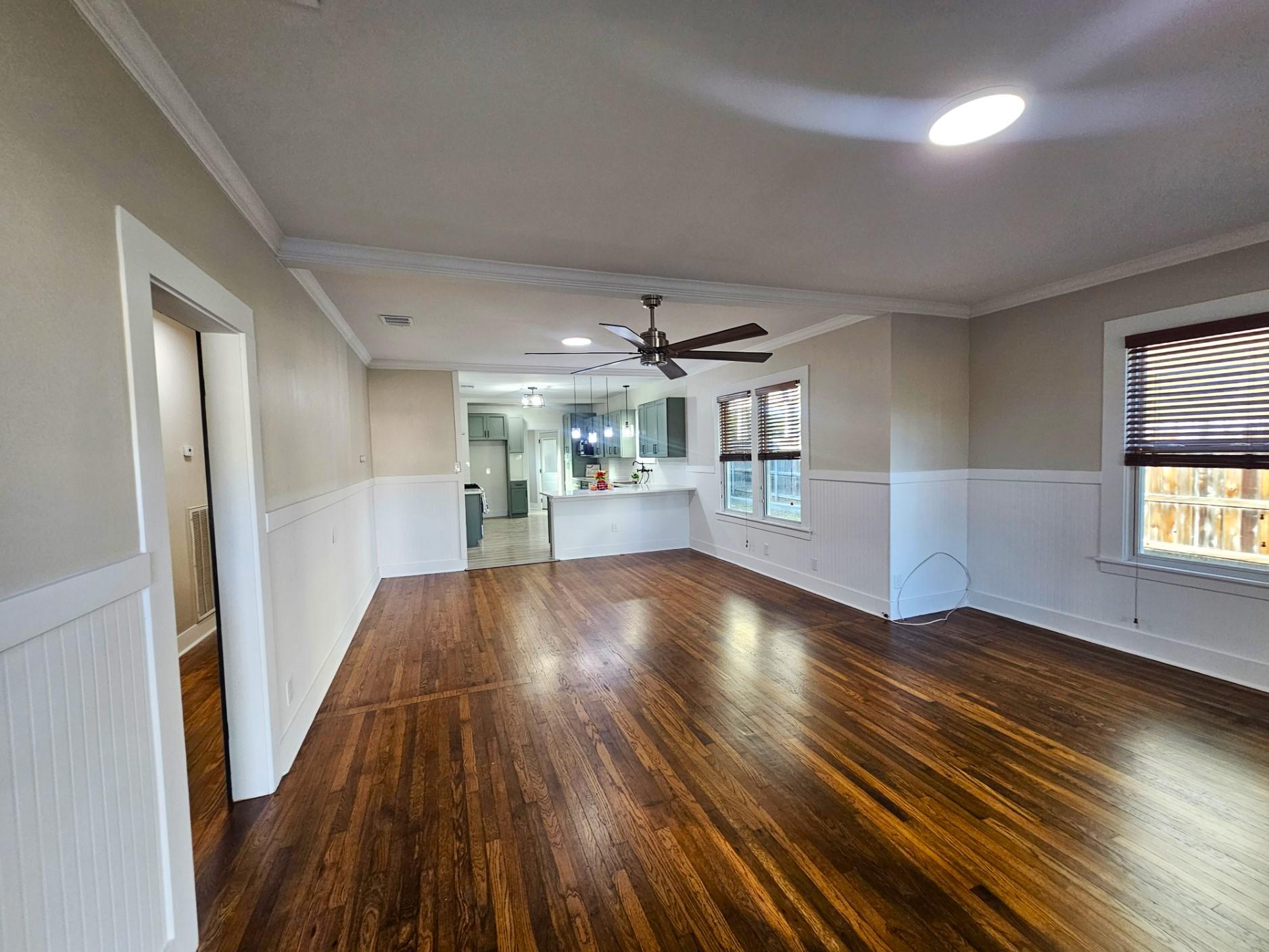 Image 11 of 36 For 624 Austin St