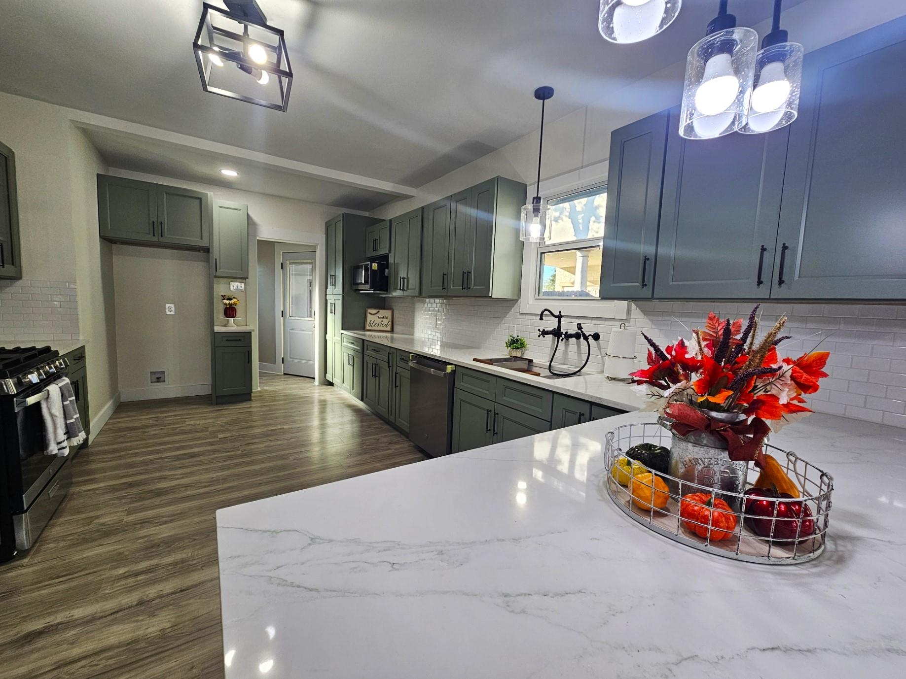 Image 14 of 36 For 624 Austin St