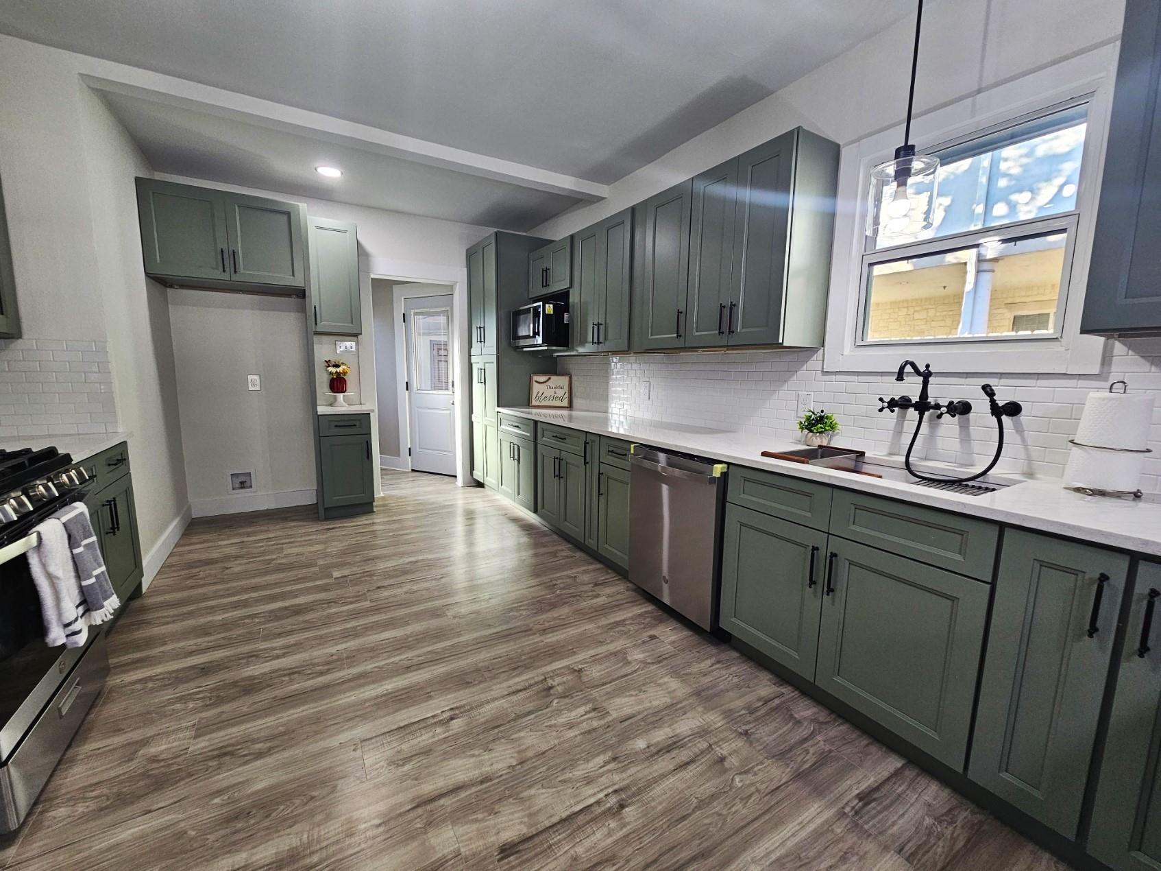 Image 15 of 36 For 624 Austin St