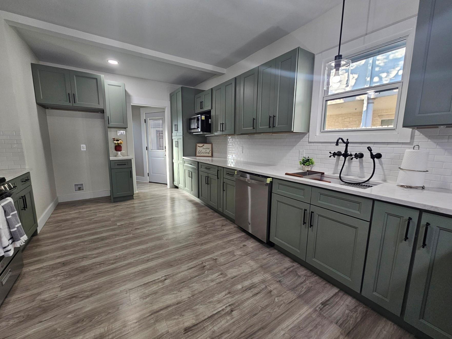 Image 16 of 36 For 624 Austin St