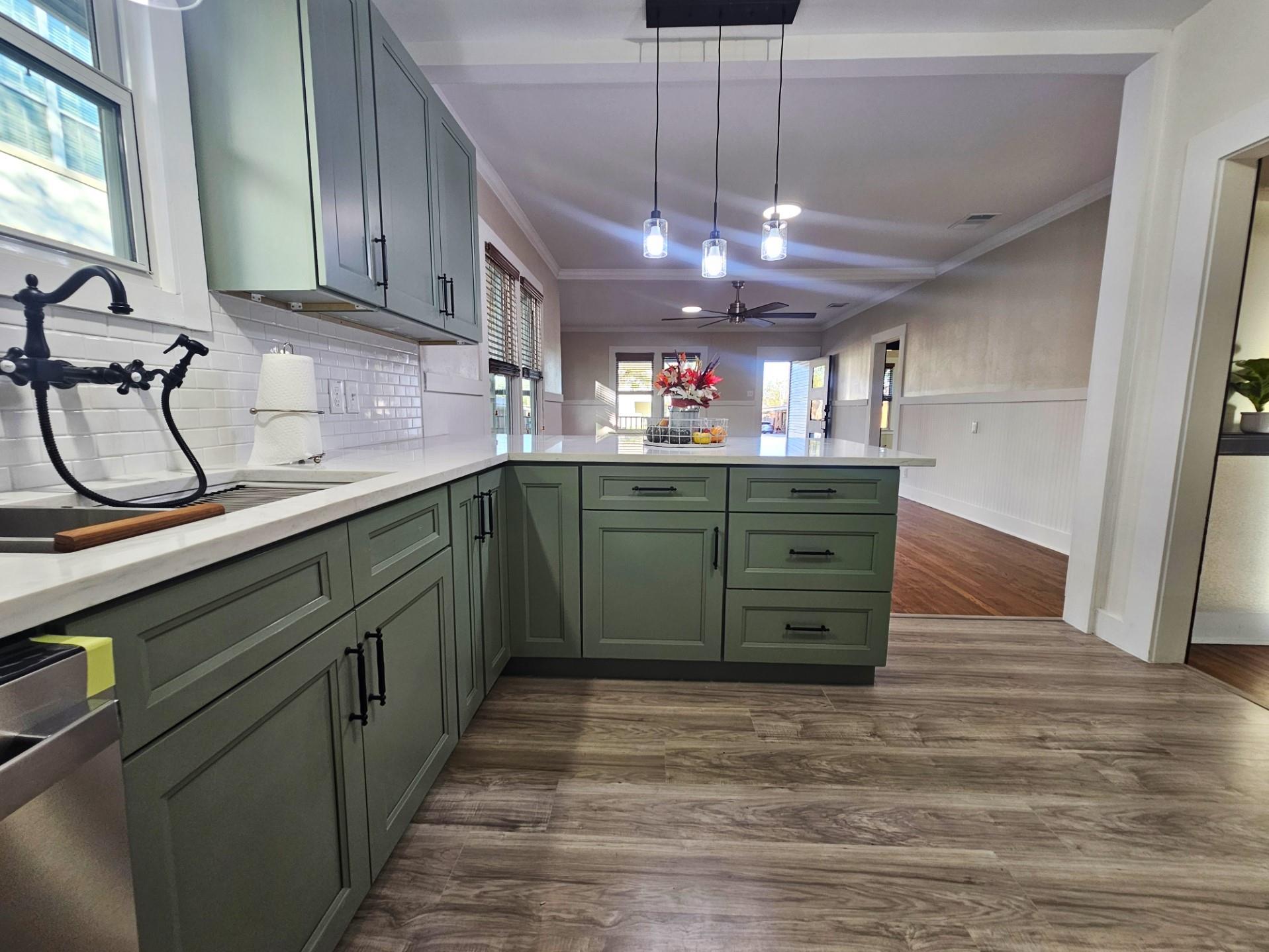 Image 20 of 36 For 624 Austin St