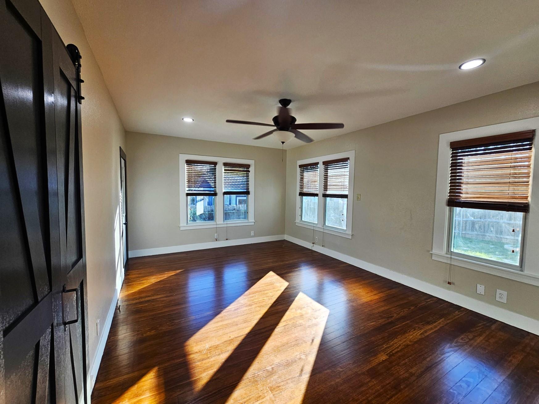 Image 22 of 36 For 624 Austin St