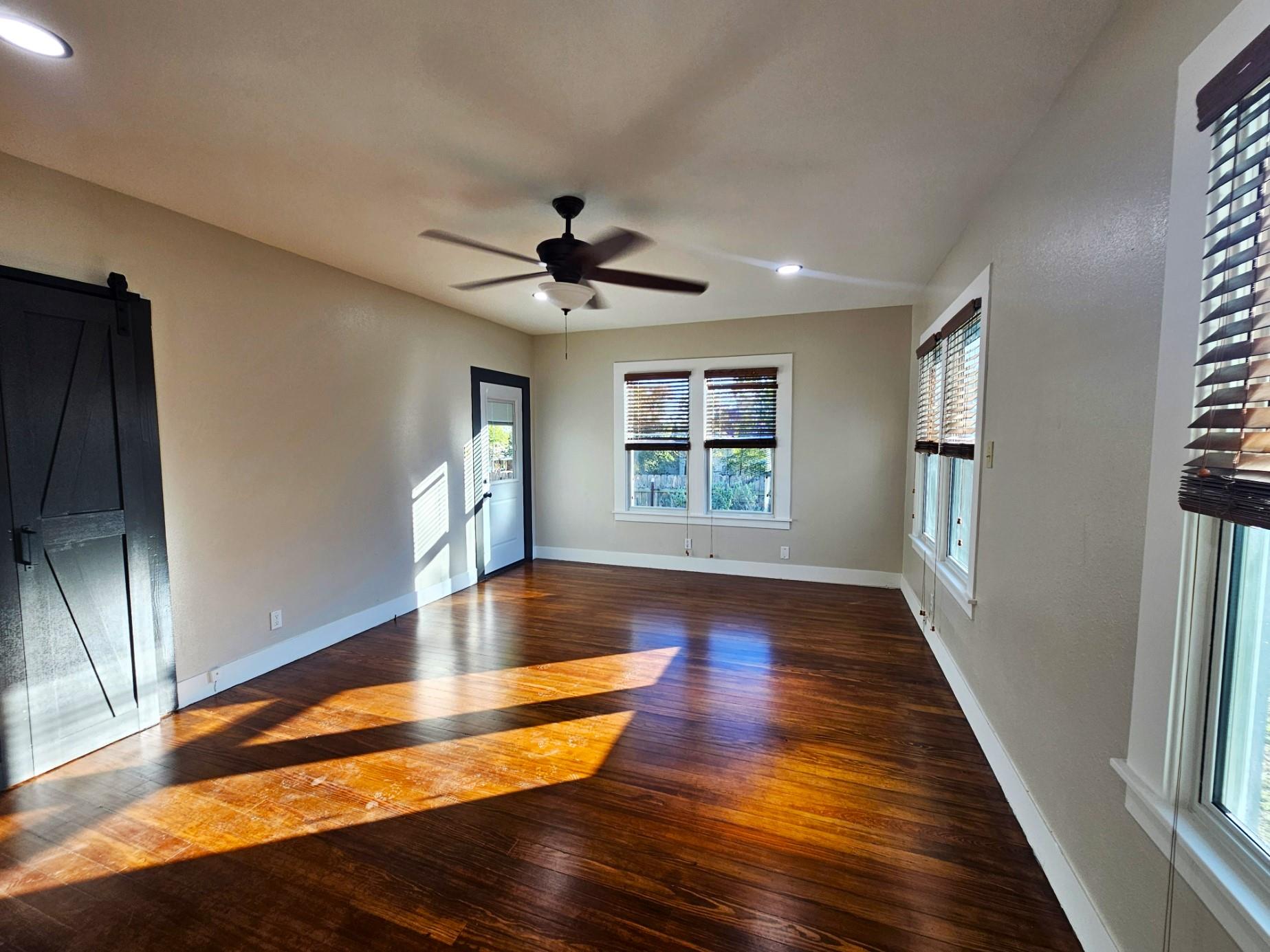 Image 23 of 36 For 624 Austin St