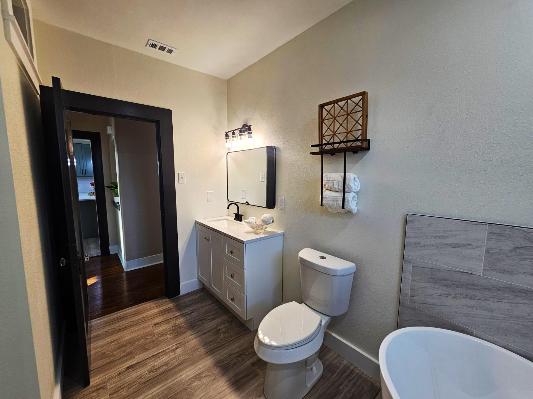 Image 28 of 36 For 624 Austin St