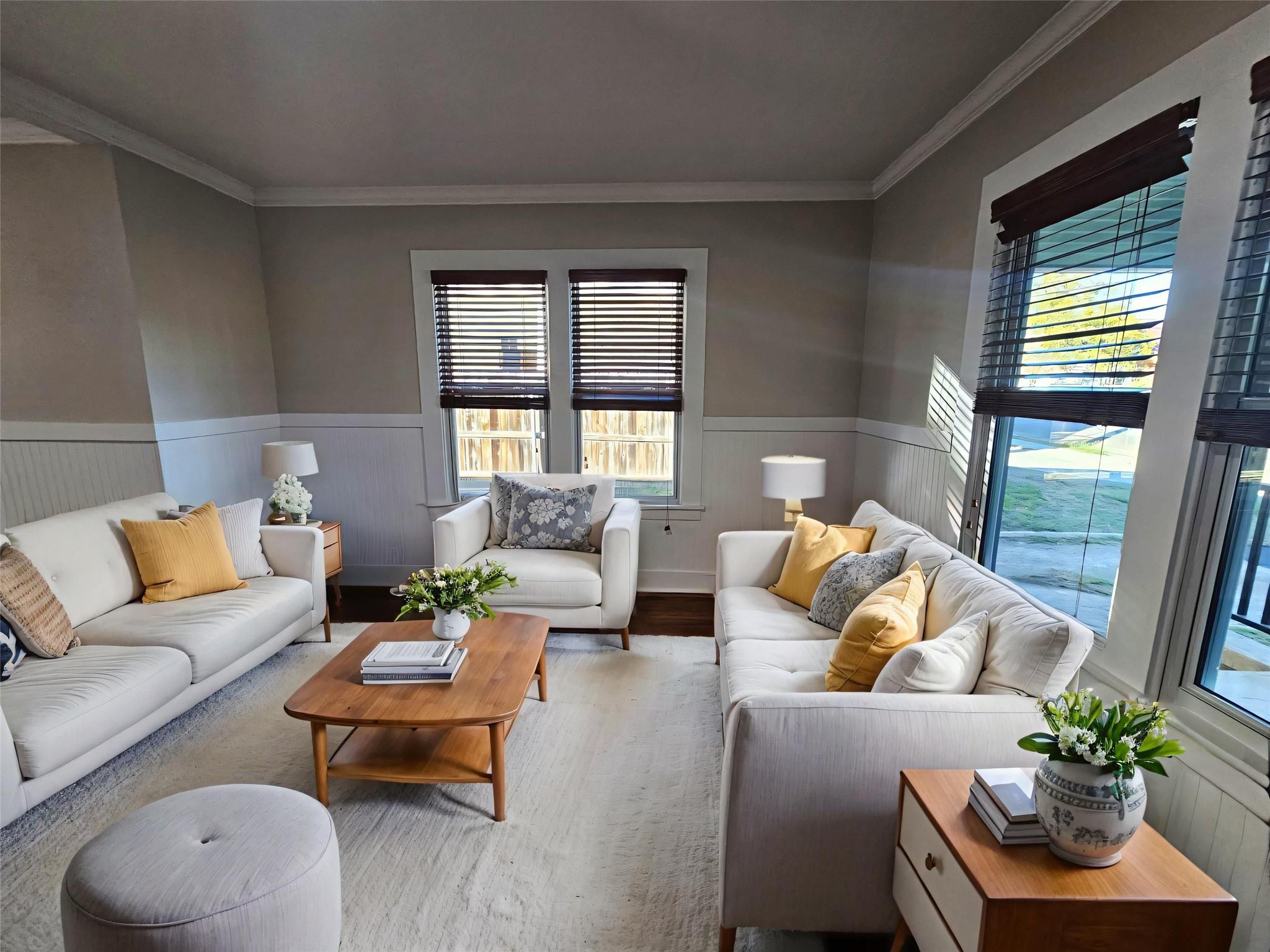 Image 3 of 36 For 624 Austin St