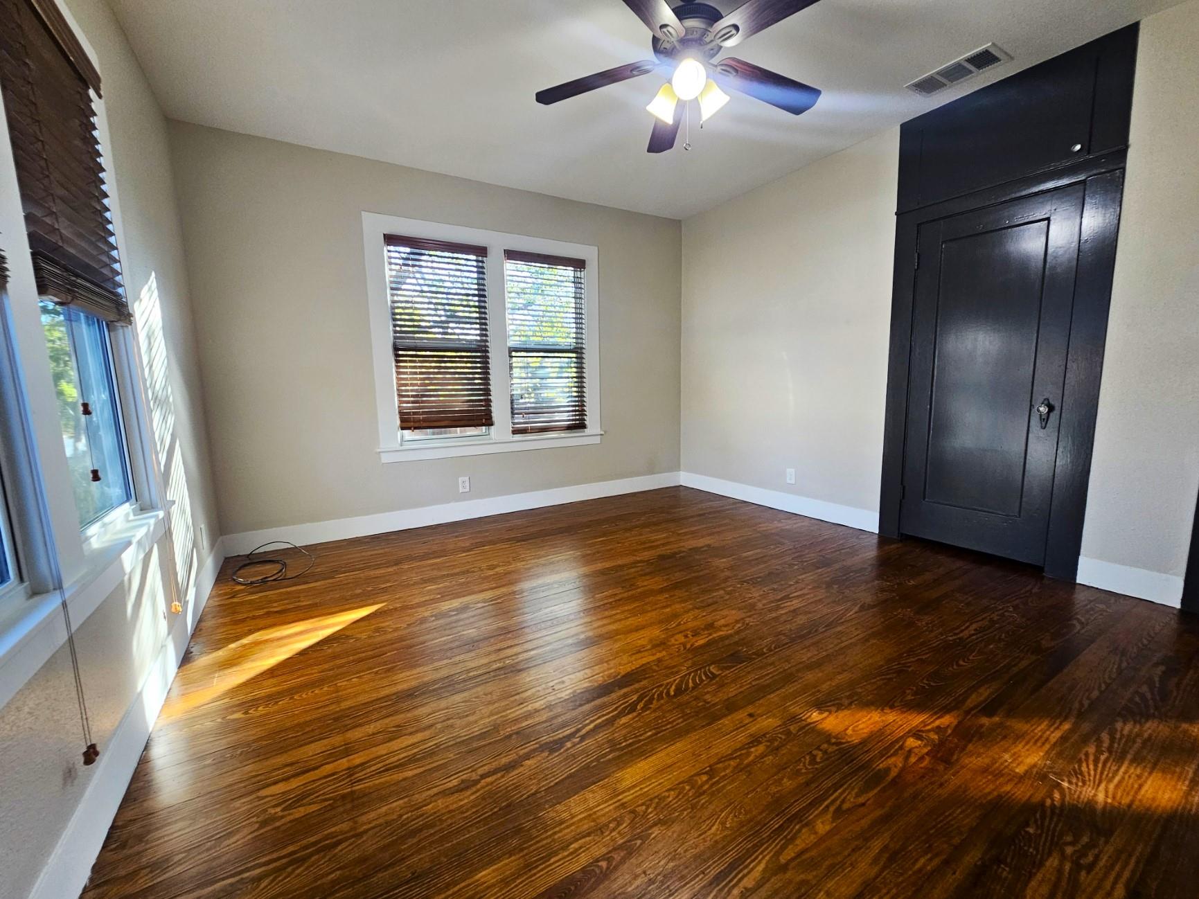 Image 32 of 36 For 624 Austin St