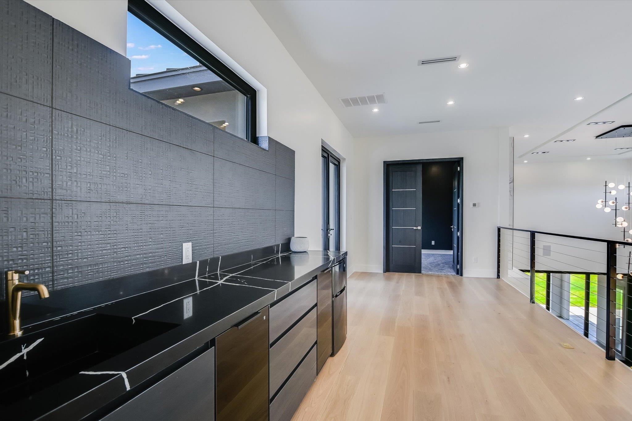 Image 21 of 37 For 1806 Lauren Dr