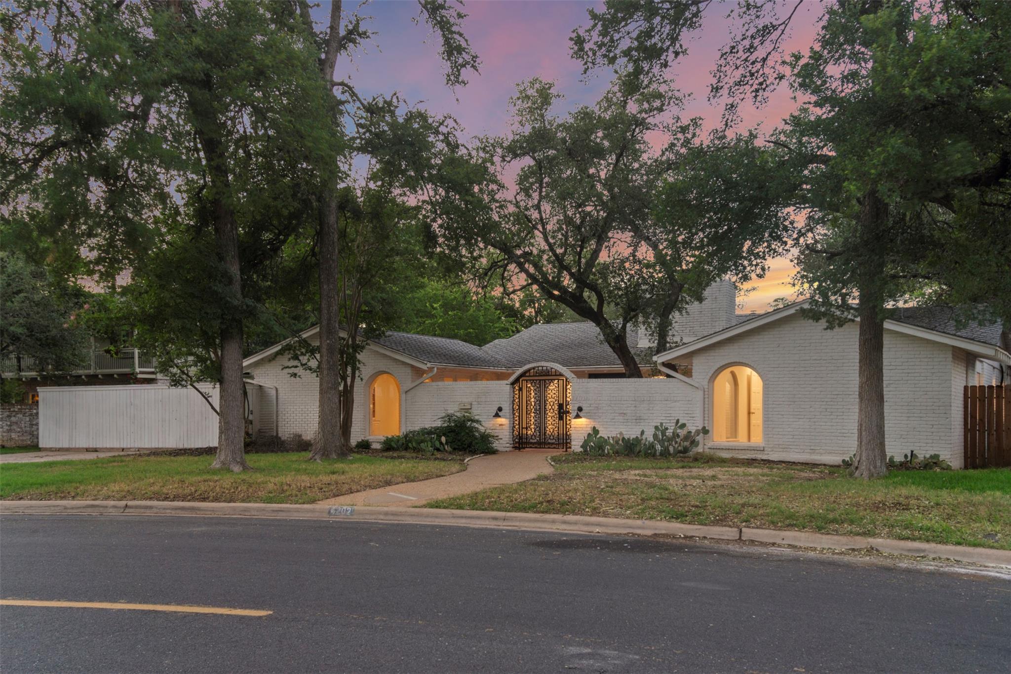 Details for 4202 Hills Dr, Austin, TX 78731