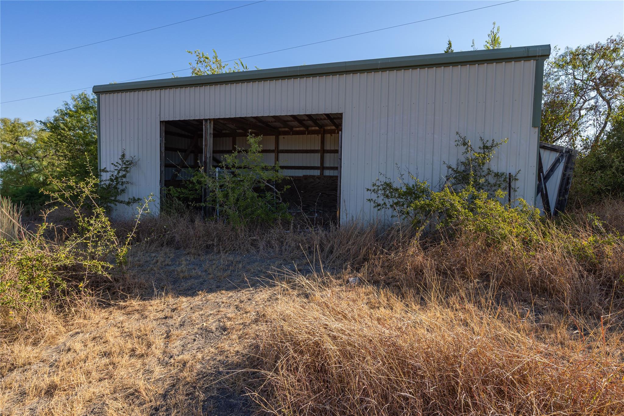 Image 12 of 16 For 6868 Pfeil Rd