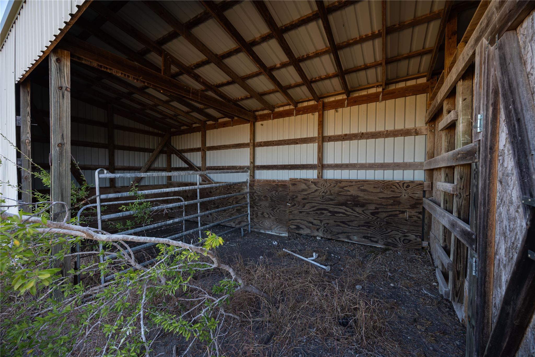 Image 13 of 16 For 6868 Pfeil Rd