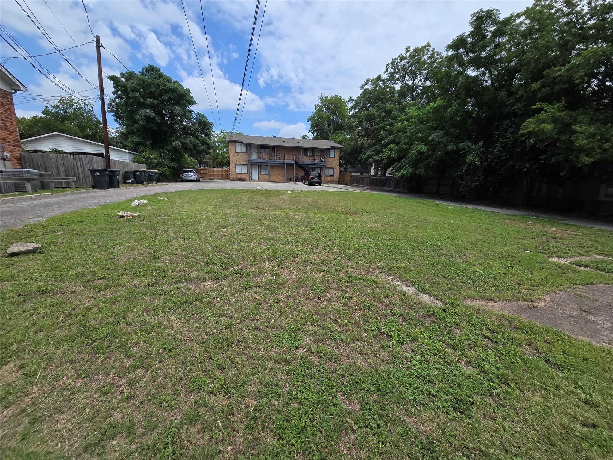 Details for 530 Hopkins St B, San Marcos, TX 78666