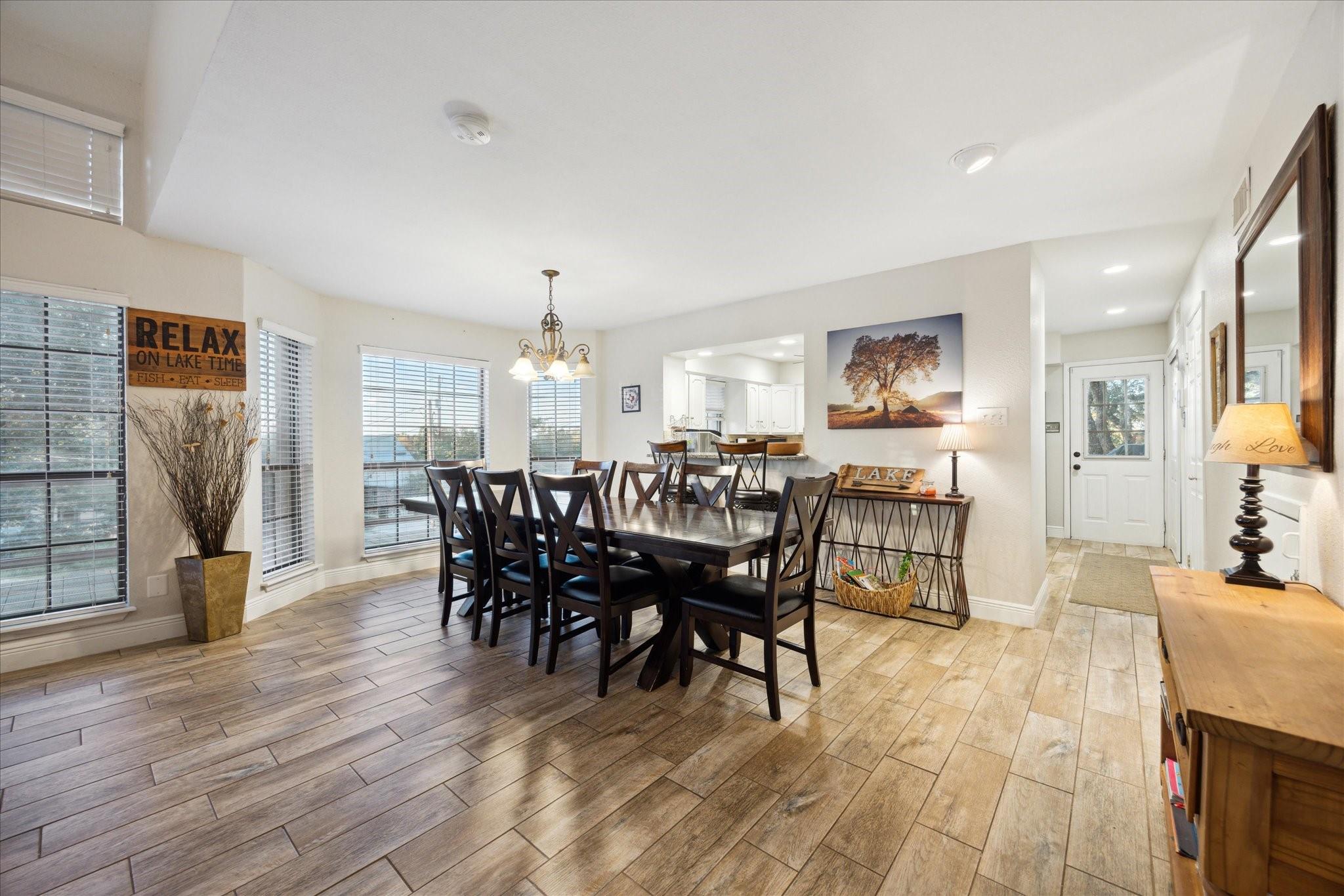 Image 3 of 33 For 2232 Glenn Dr