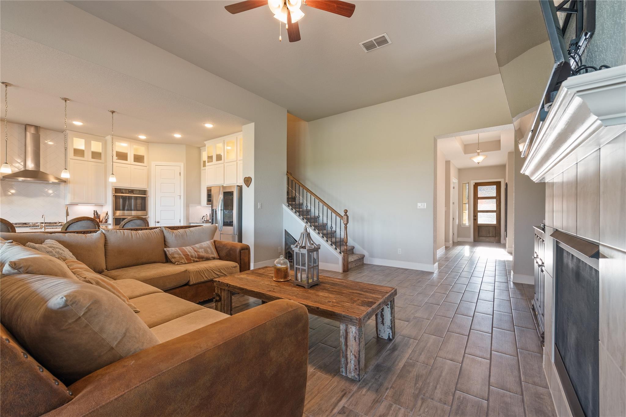 Image 9 of 40 For 1310 Cross Gable