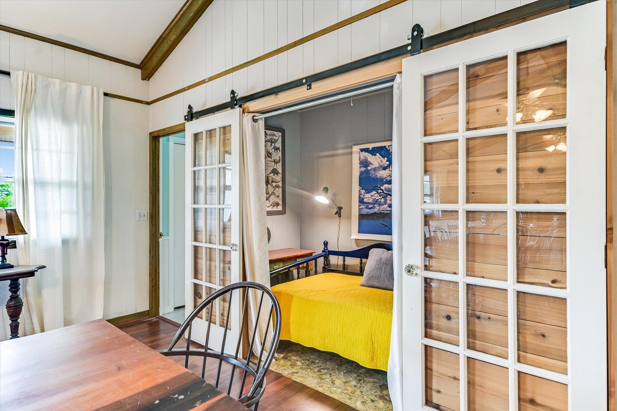 Image 15 of 30 For 224 Circle Hvn