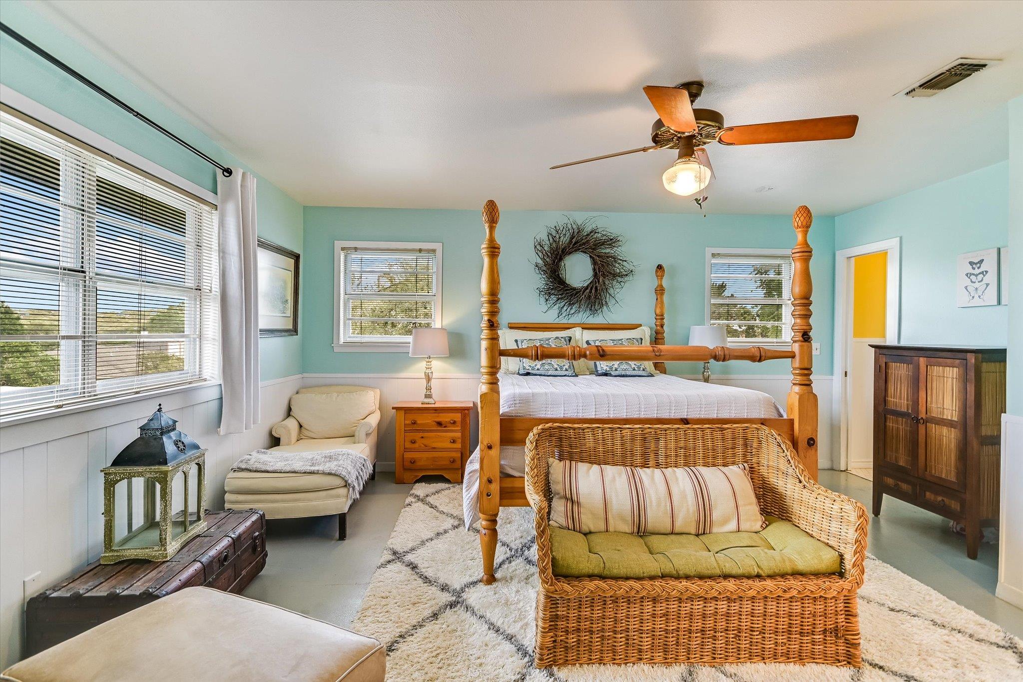 Image 16 of 30 For 224 Circle Hvn