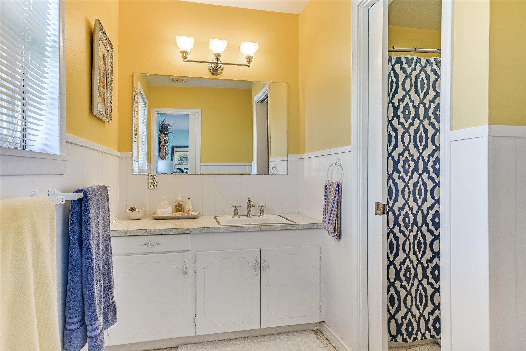 Image 18 of 30 For 224 Circle Hvn