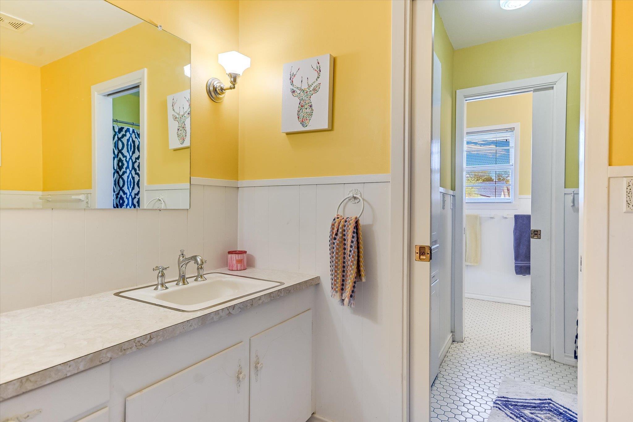 Image 19 of 30 For 224 Circle Hvn