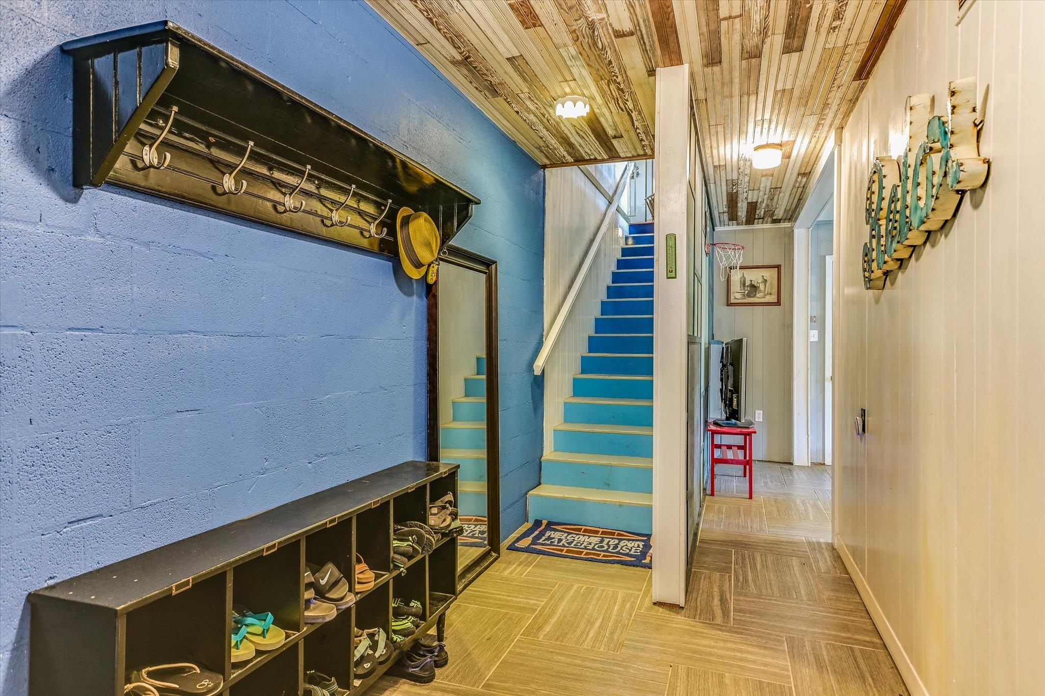 Image 20 of 30 For 224 Circle Hvn