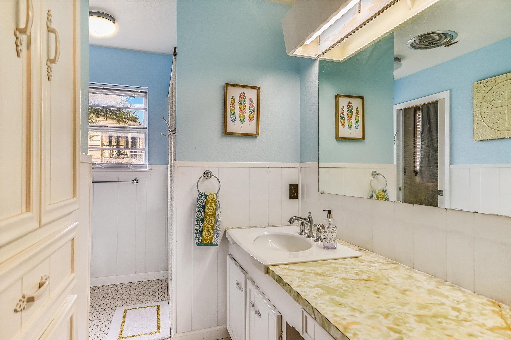 Image 21 of 30 For 224 Circle Hvn