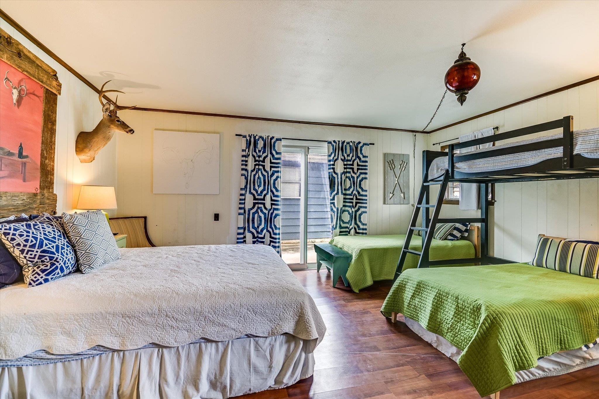 Image 23 of 30 For 224 Circle Hvn