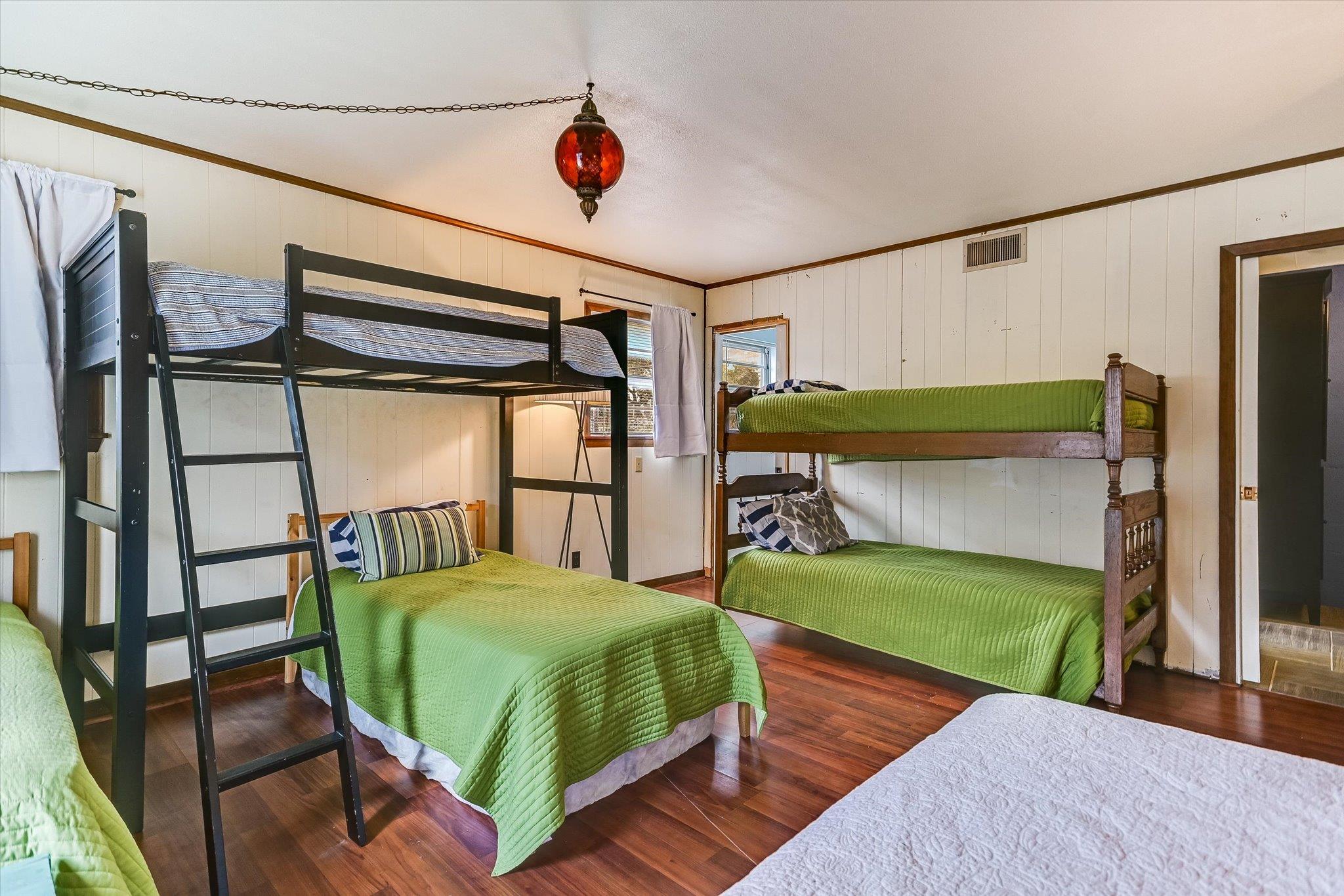 Image 25 of 30 For 224 Circle Hvn