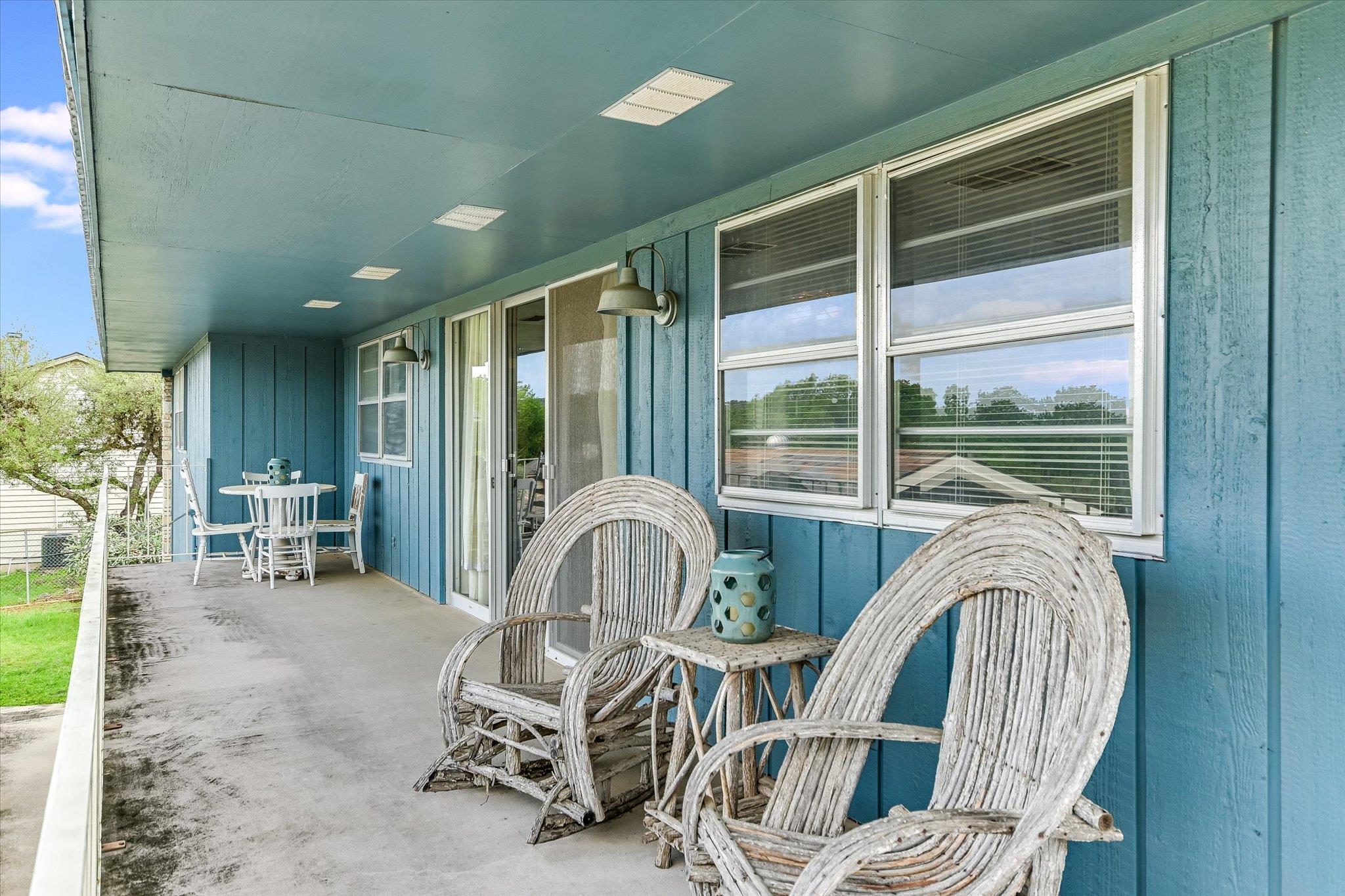 Image 26 of 30 For 224 Circle Hvn