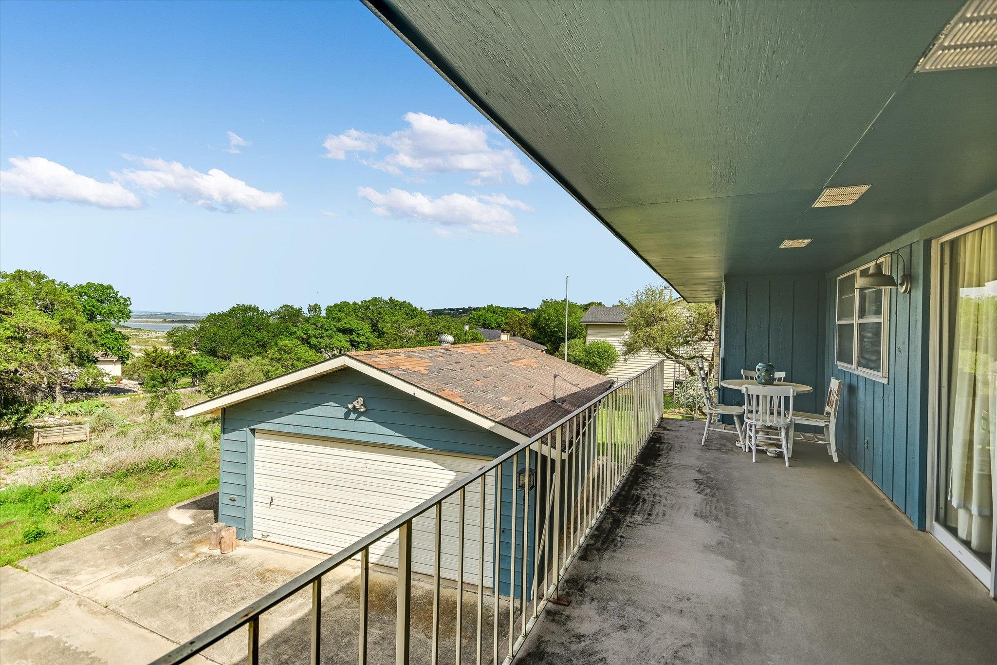 Image 27 of 30 For 224 Circle Hvn