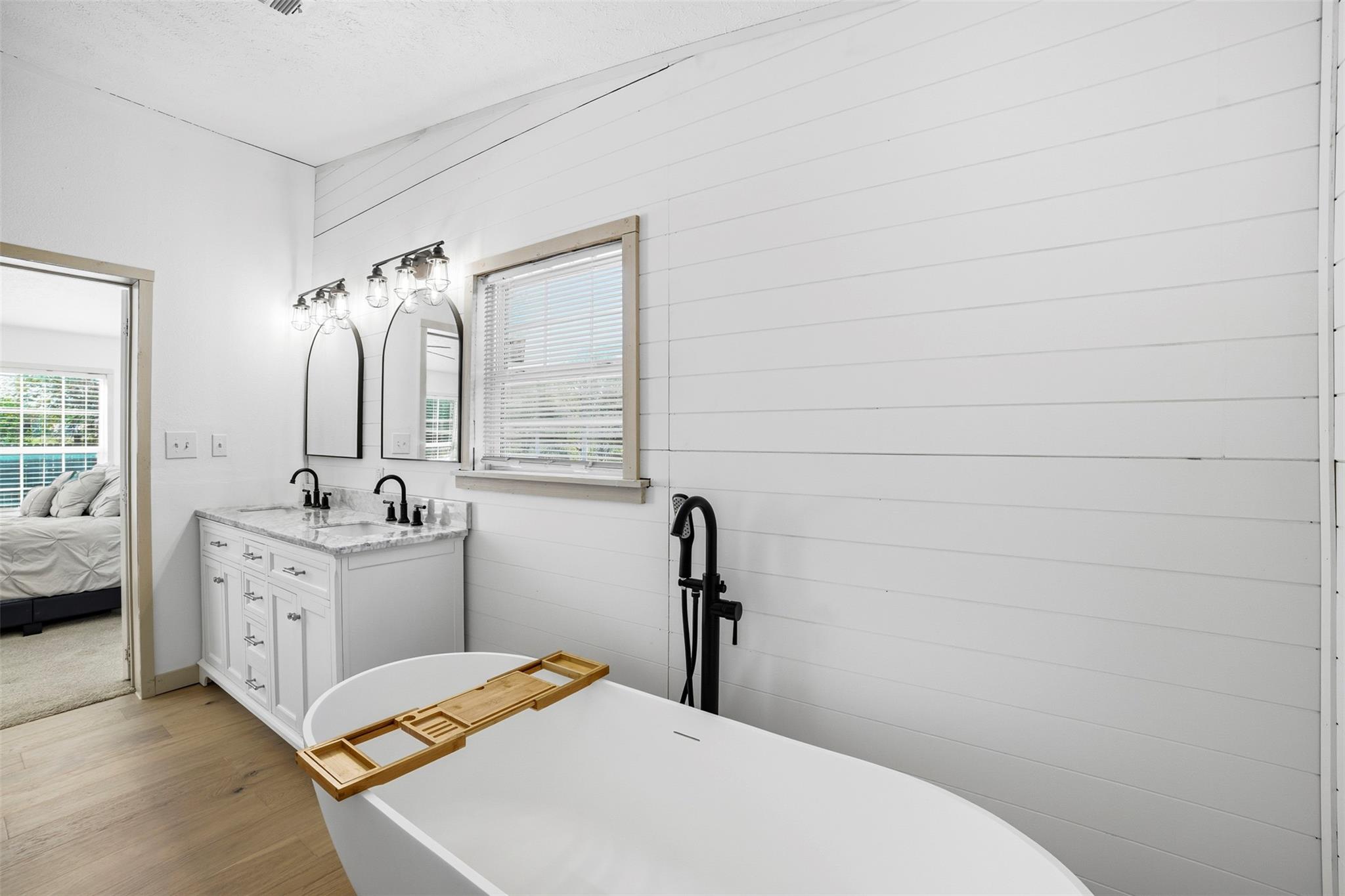 Image 17 of 23 For 4048 Sutherland Springs Rd