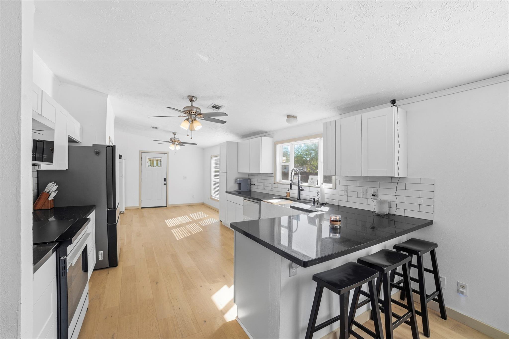 Image 3 of 23 For 4048 Sutherland Springs Rd