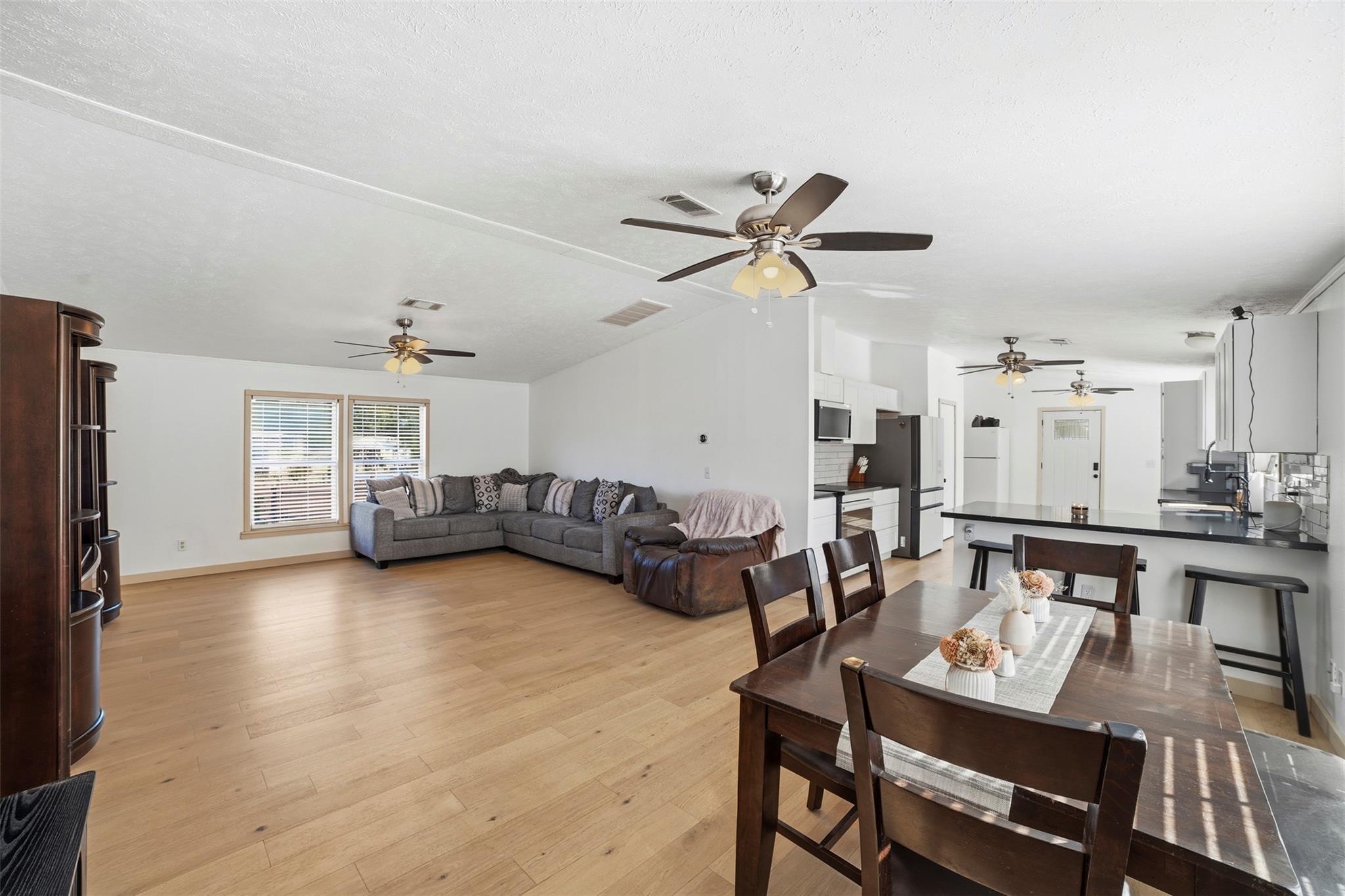 Image 4 of 23 For 4048 Sutherland Springs Rd