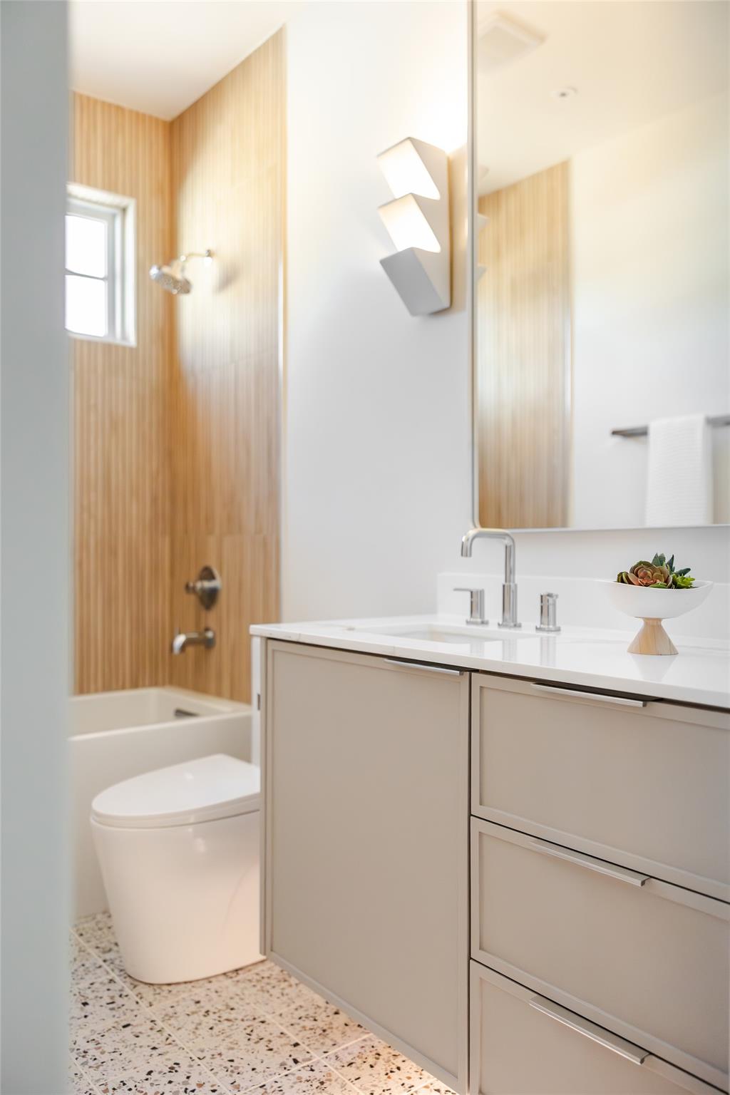 Image 13 of 40 For 1802 Overhill Dr