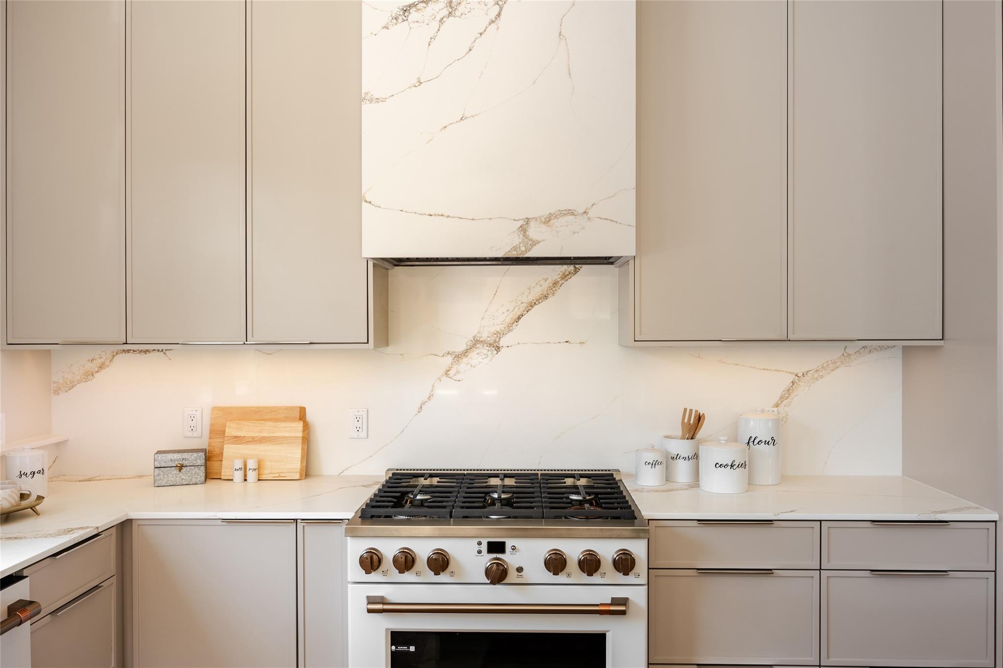 Image 7 of 40 For 1802 Overhill Dr