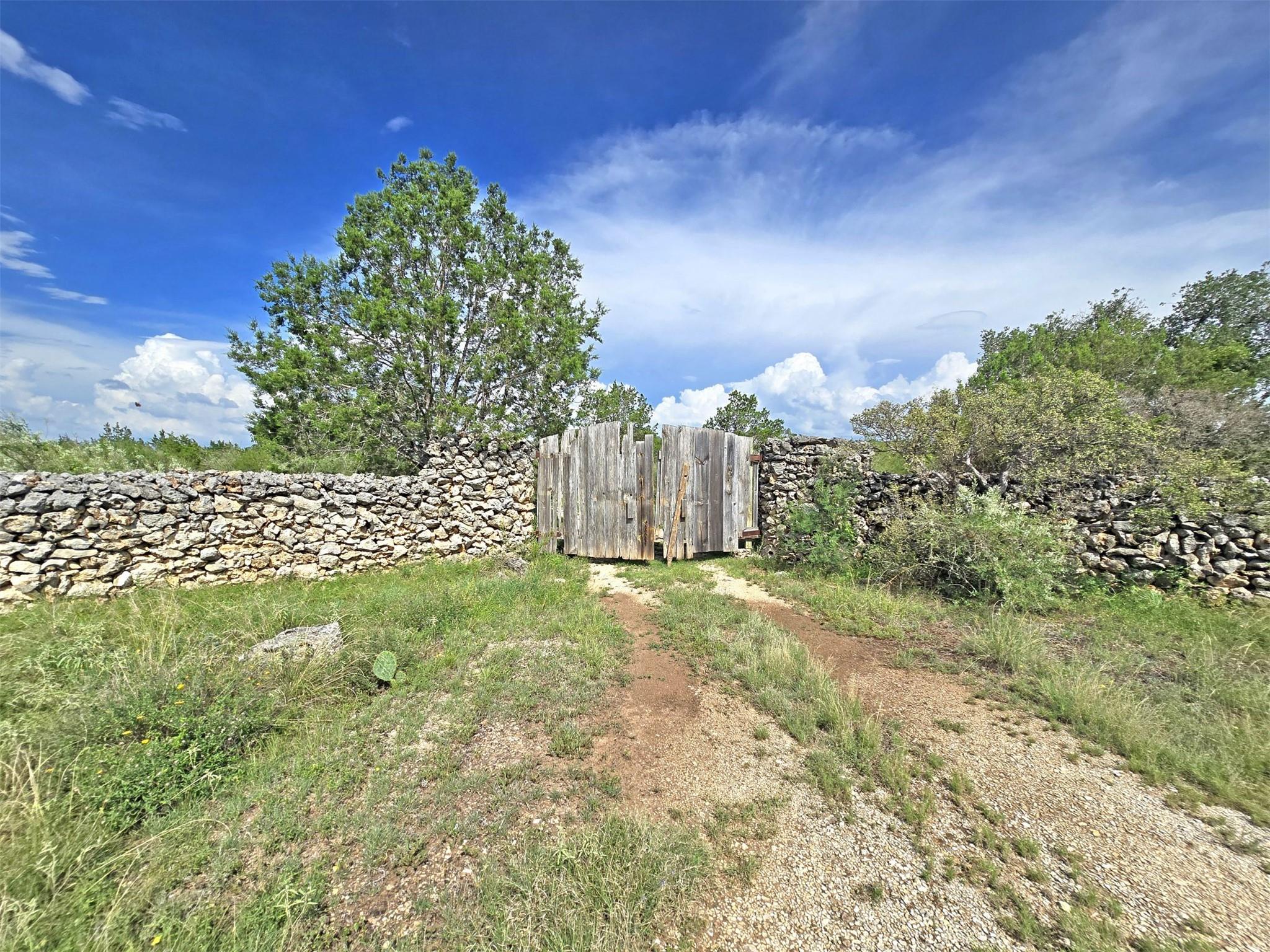 Image 6 of 15 For 584 Coyote Run