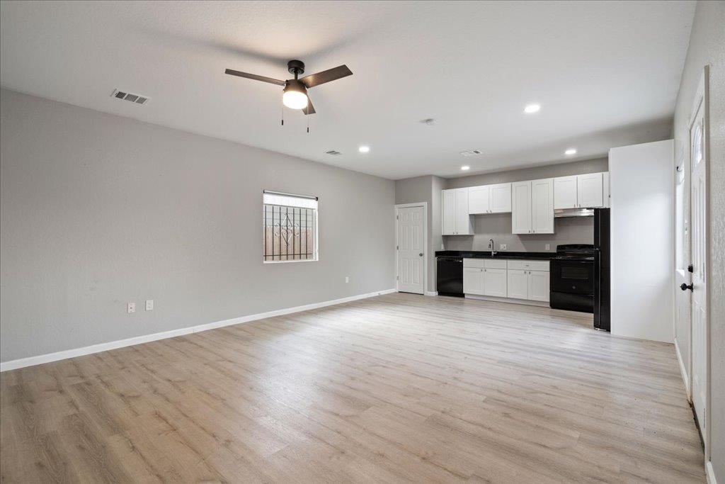 Image 2 of 11 For 2902 Laredo St A