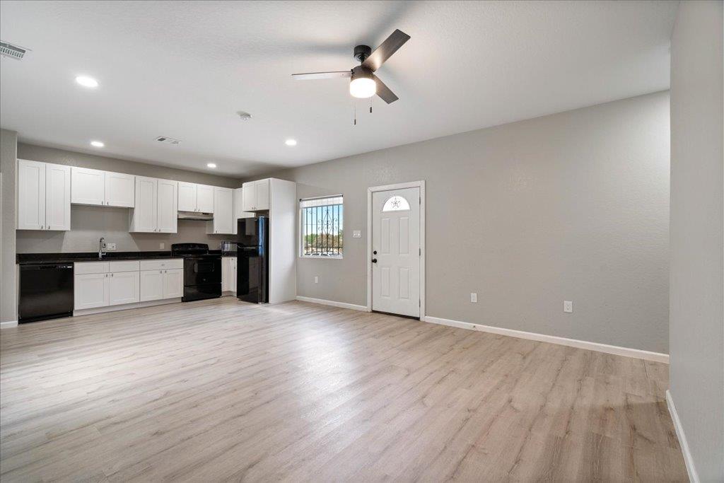 Image 3 of 11 For 2902 Laredo St A