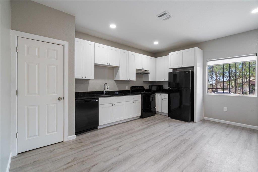 Image 4 of 11 For 2902 Laredo St A