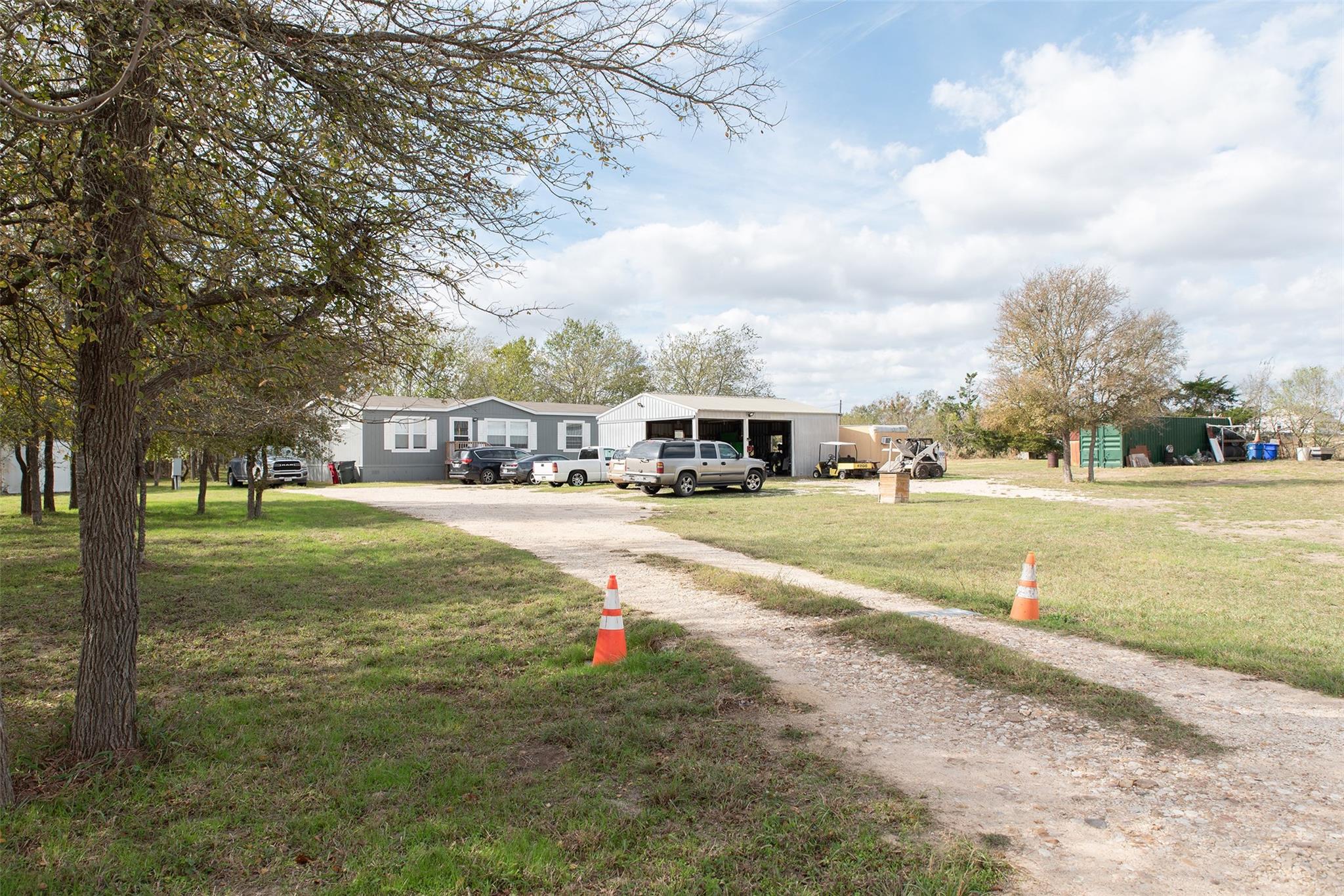 Details for 815 Track Rd, Dale, TX 78616